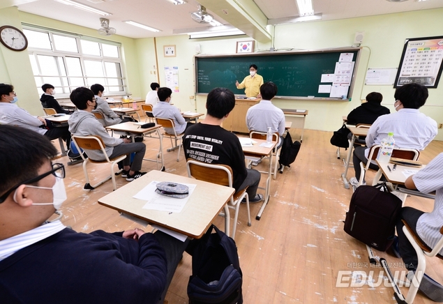 고3 재학생, N수생보다 불리? 팬데믹 시대, 새로운 \'입시\' 접근 필요하다