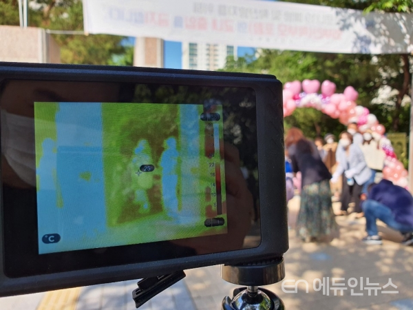 [에듀인 현장] 고3, 고2 나란히 등교...아찔했던 고열환자 발생
