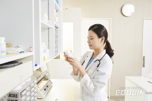 2022 약대 진학 방법 확 바뀐다! 현 고3도 노려볼 만한 \'통합 6년제\'