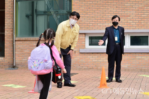 인천 숭의초 1학년생 확진...학생 308명, 교직원 124명 검사 진행 중