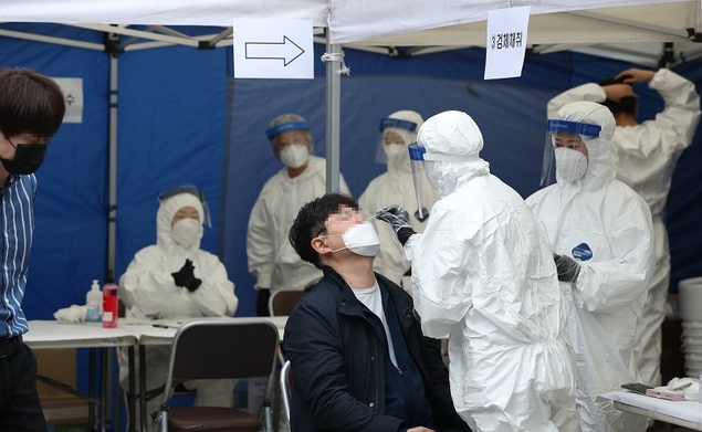 오늘부터 대치동 강사 2만명 코로나 검사…학생 불안 없앨까