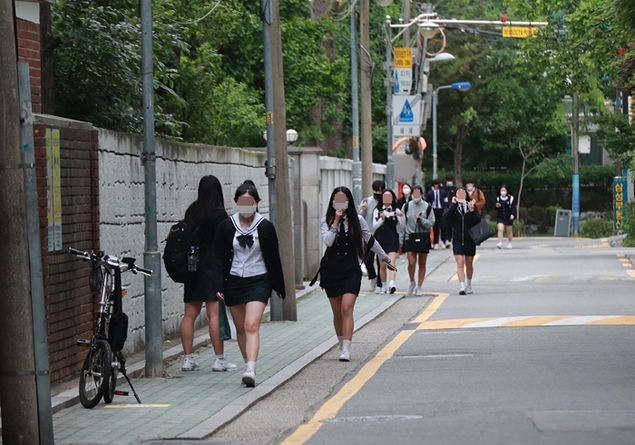 높아진 학생 인권 감수성… “코로나19 속 학생 인권 침해 늘어”