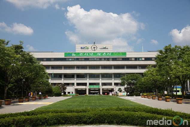8인의 장원에게 장학금을