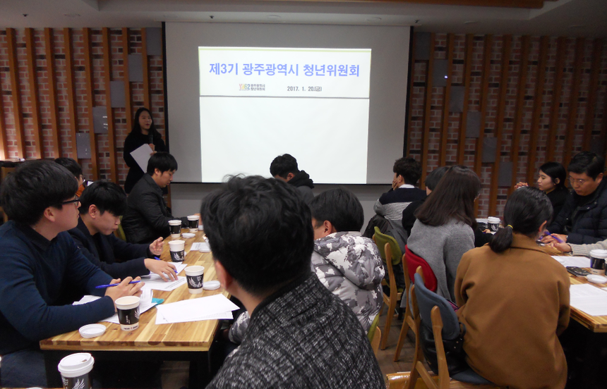 청년위원회, 열띤 정책토론 시작합니다