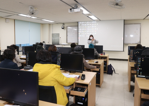 대구교육청, 평균연령 69세 늦깍이 학습자에 디지털교육 실시